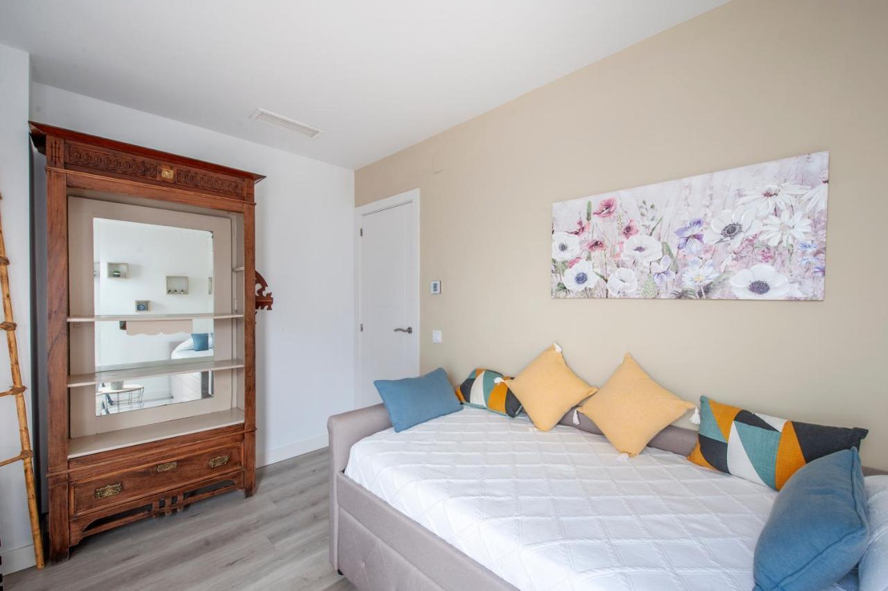 Casa Valentina: Confort Y Luz En Sevilla Centro Luaran gambar