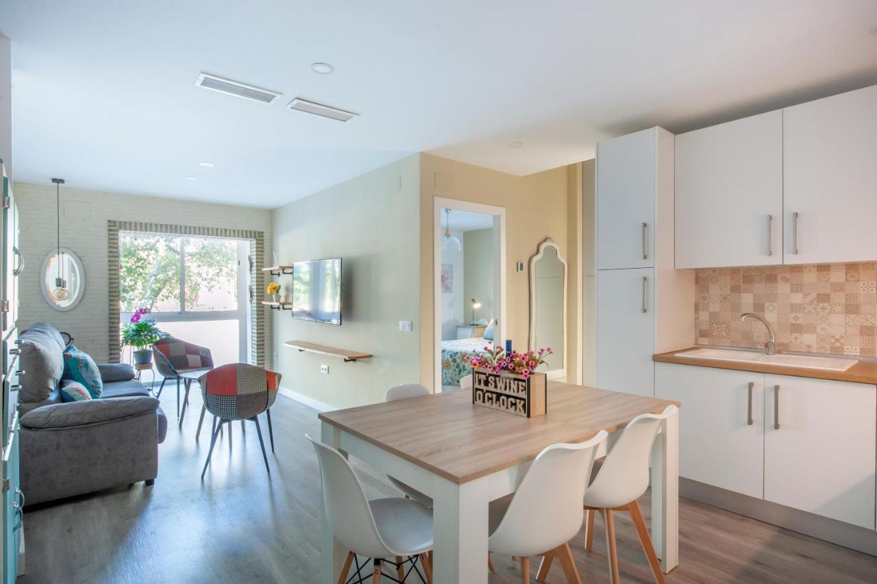 Casa Valentina: Confort Y Luz En Sevilla Centro Luaran gambar